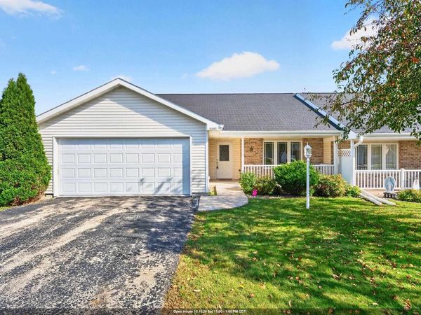 246 WYLDEWOOD DRIVE, Unit E, Oshkosh, WI 54904