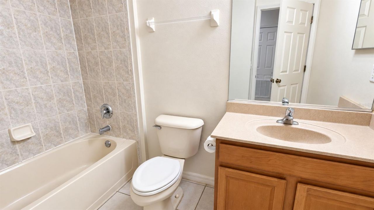 3554 Parkridge Circle , Unit 31-202, Sarasota, FL 34243 Photo