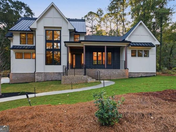 450 Dix Lee On Drive, Fayetteville, GA 30214