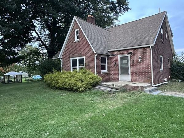 63 Mechanic St, Hayesville, OH 44838