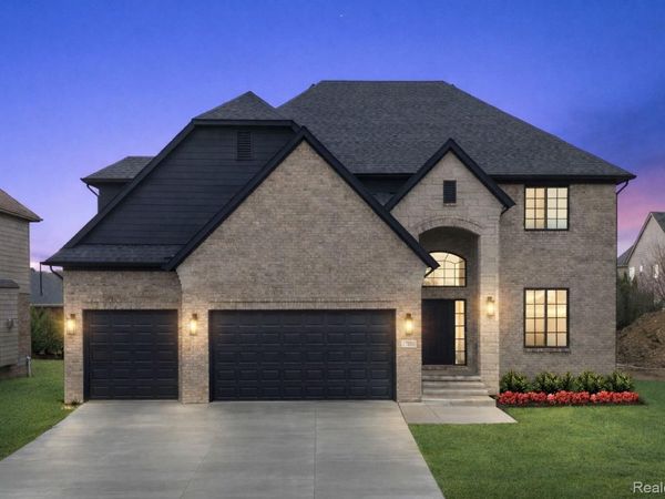 17000 Pienza Drive, Macomb Township, Mi 48042