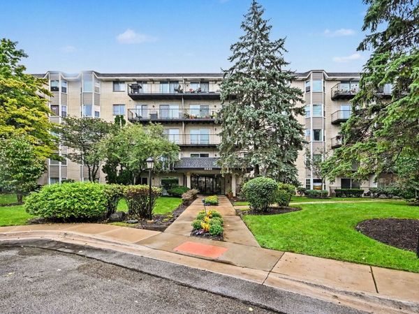 8620 Waukegan Road , Unit 511, Morton Grove, IL 60053