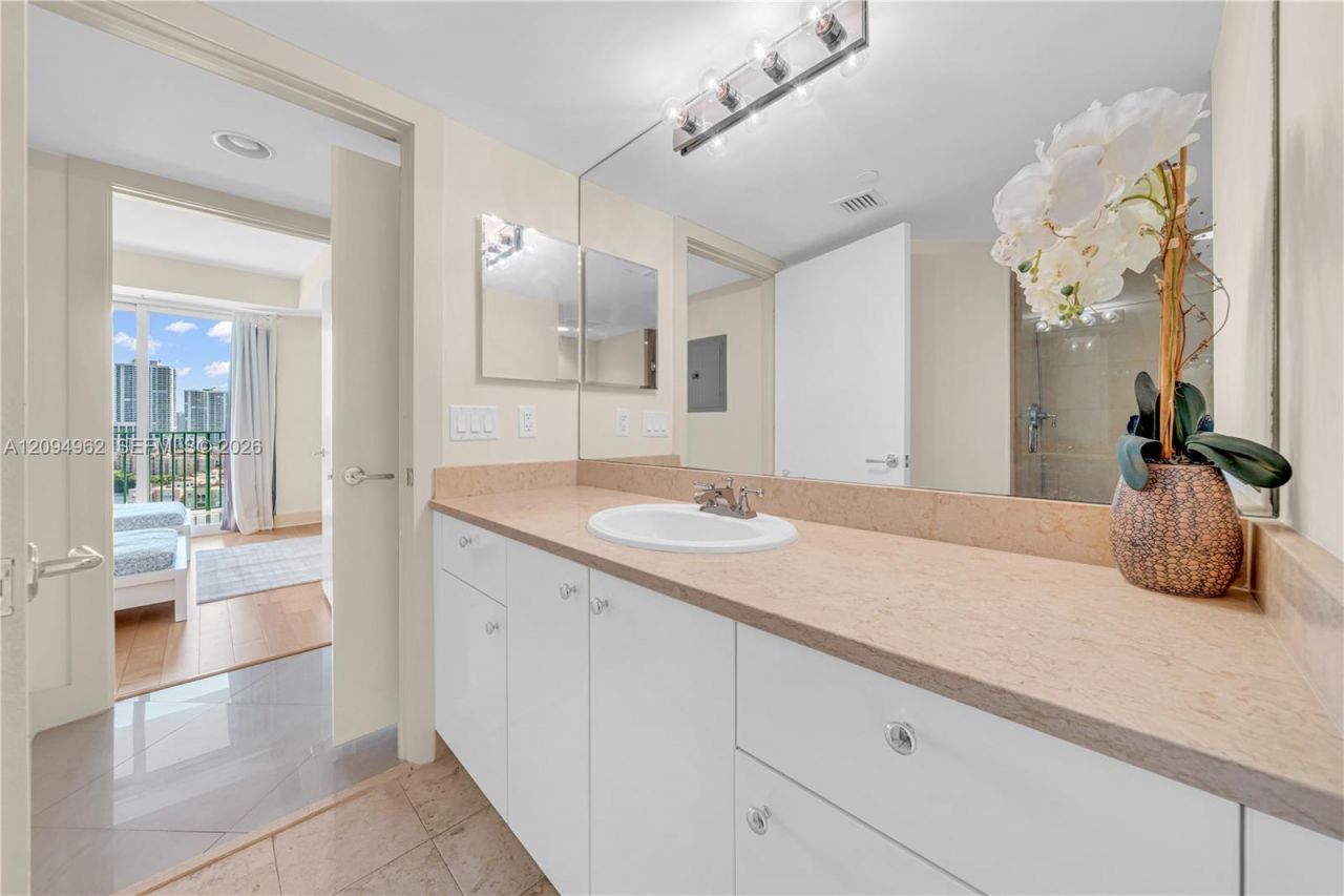 19900 E Country Club Dr , Unit 1209, Aventura, FL 33180 Photo