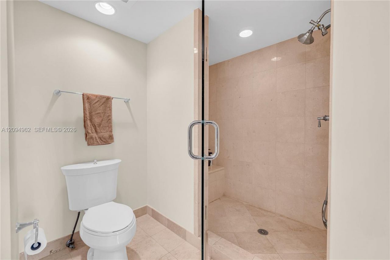 19900 E Country Club Dr , Unit 1209, Aventura, FL 33180 Photo