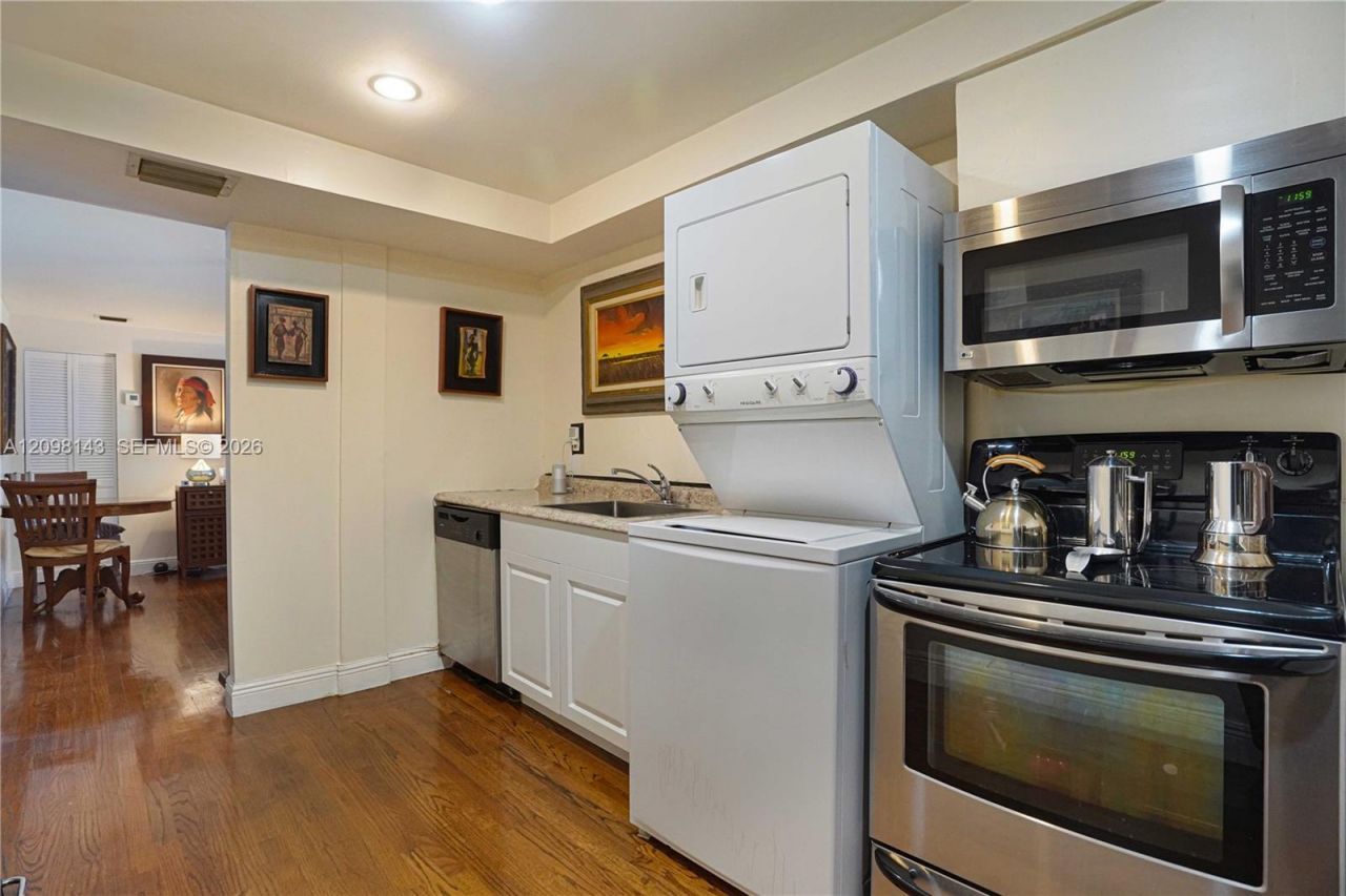 1051 Meridian Ave , Unit 1K, Miami Beach, FL 33139 Photo