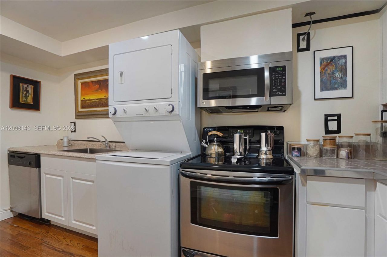 1051 Meridian Ave , Unit 1K, Miami Beach, FL 33139 Photo