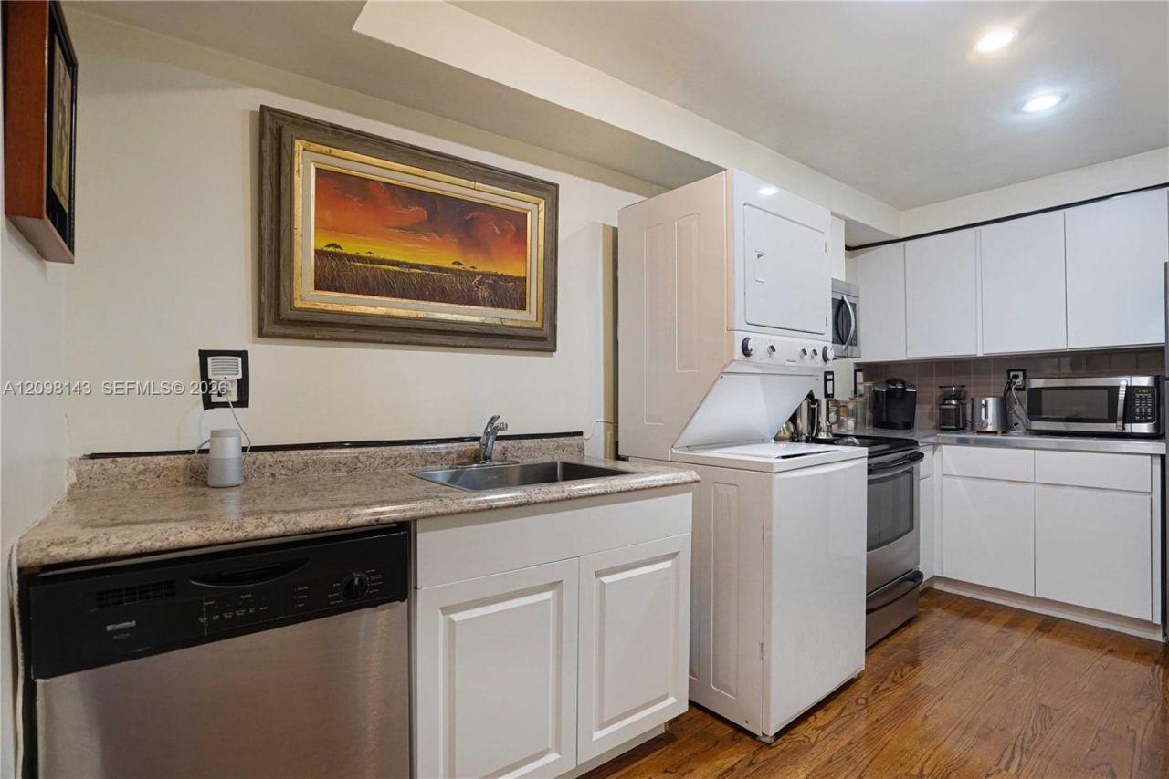 1051 Meridian Ave , Unit 1K, Miami Beach, FL 33139 Photo