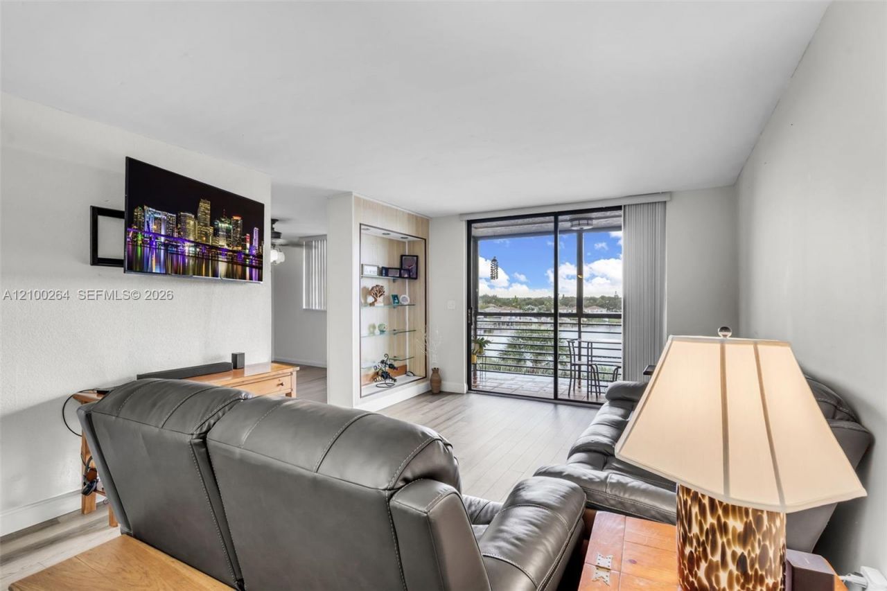 1100 Colony Point Cir , Unit 504, Pembroke Pines, FL 33026 Photo