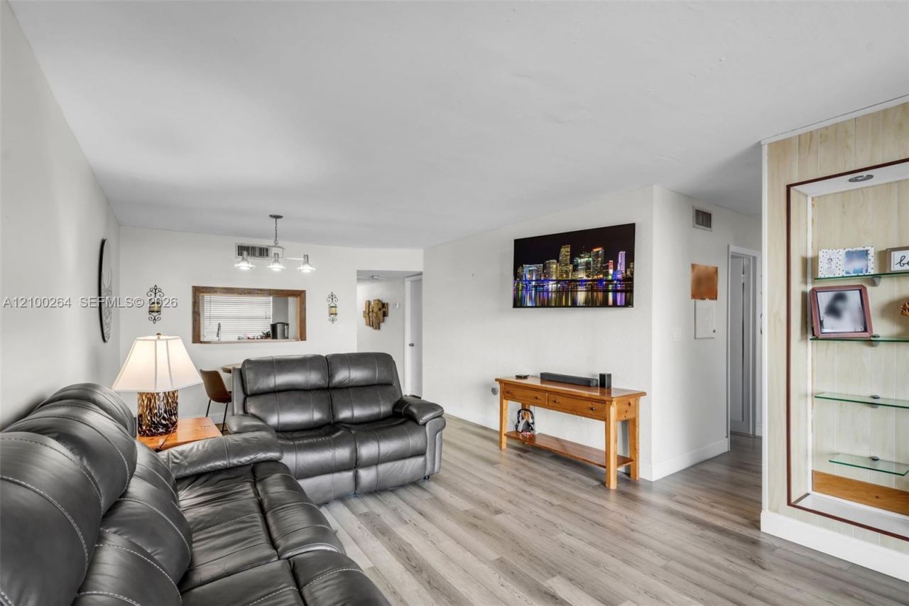 1100 Colony Point Cir , Unit 504, Pembroke Pines, FL 33026 Photo