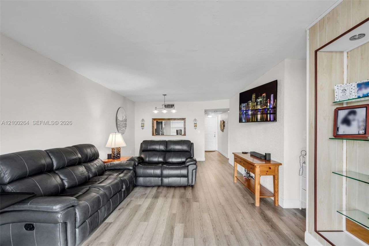 1100 Colony Point Cir , Unit 504, Pembroke Pines, FL 33026 Photo