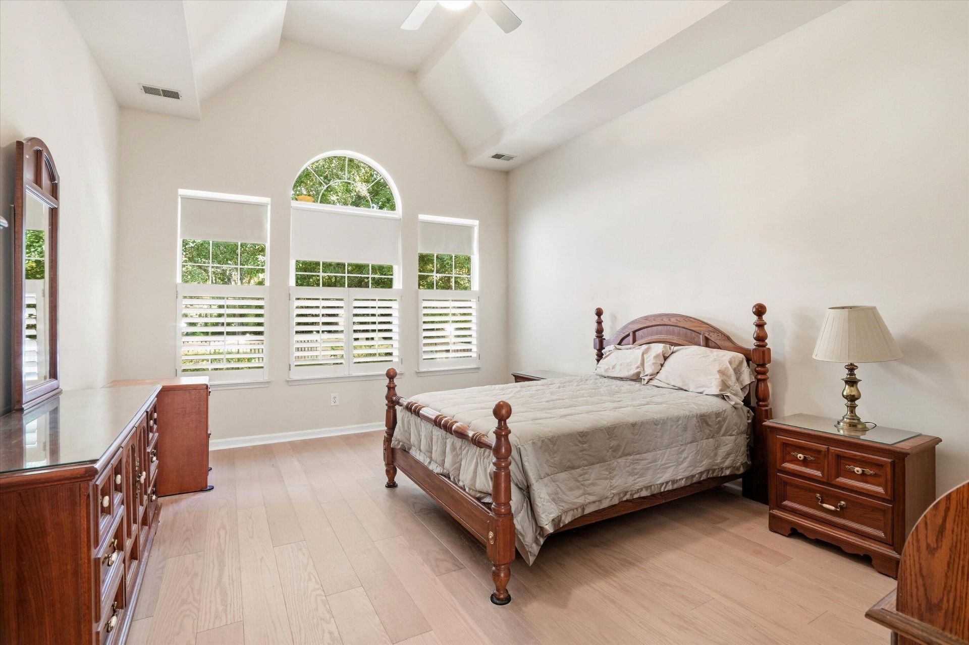 1396 Lakecrest Court Photo 17