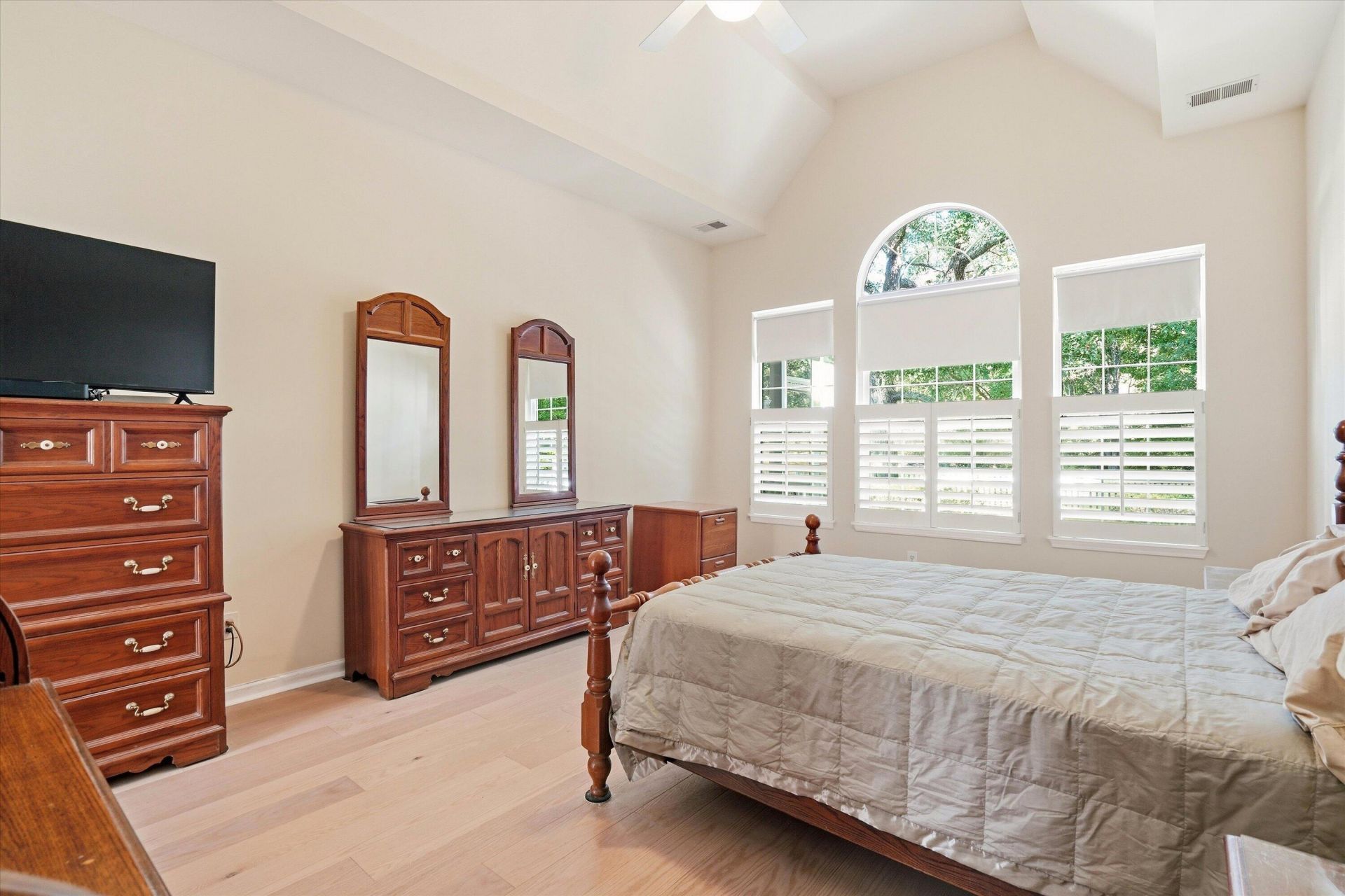 1396 Lakecrest Court Photo 18