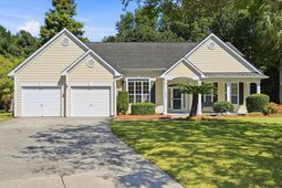 1396 Lakecrest Court photo 4