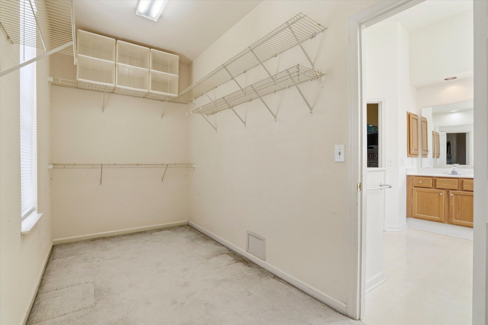1396 Lakecrest Court Photo 24