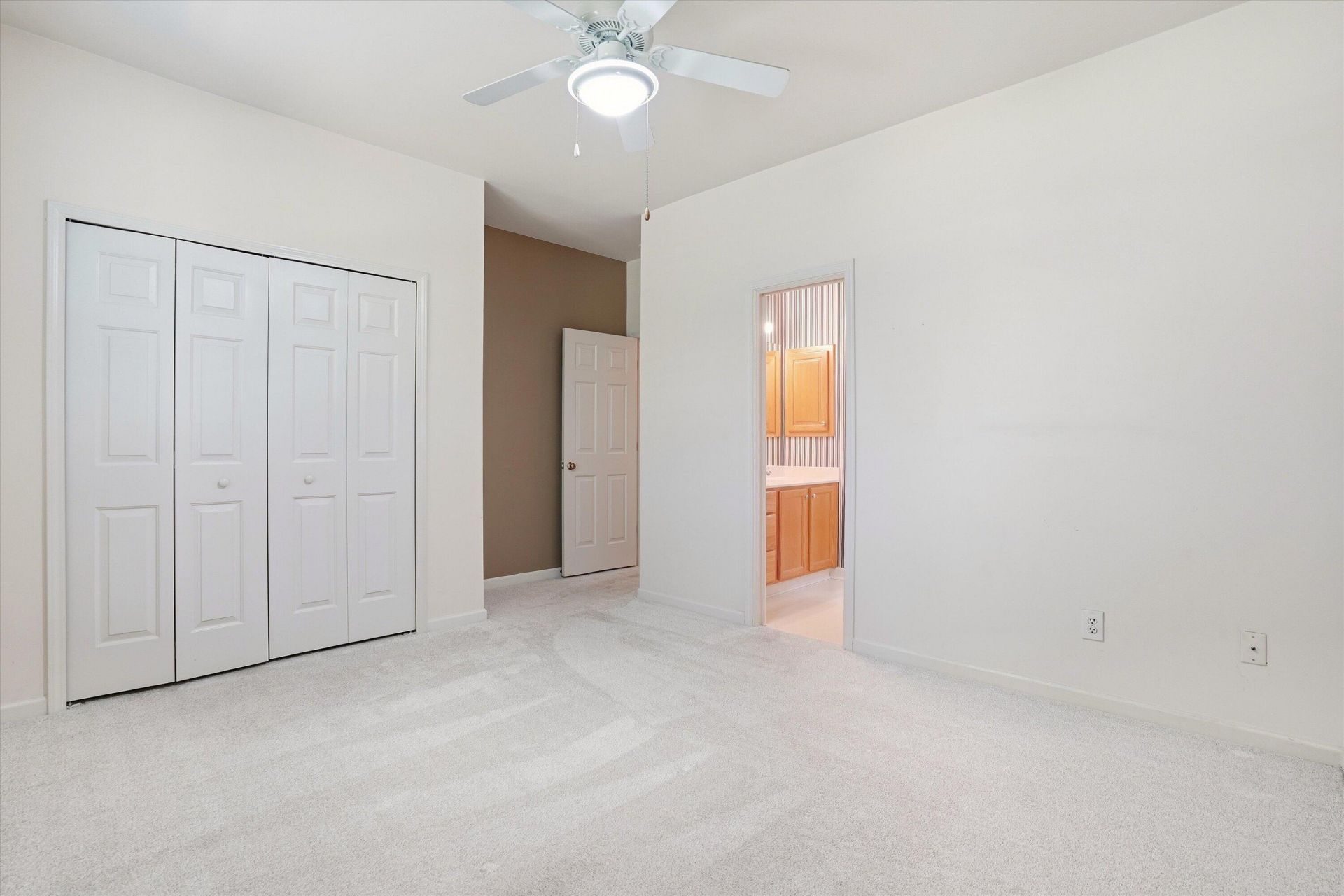 1396 Lakecrest Court Photo 26