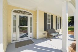 1396 Lakecrest Court photo 4