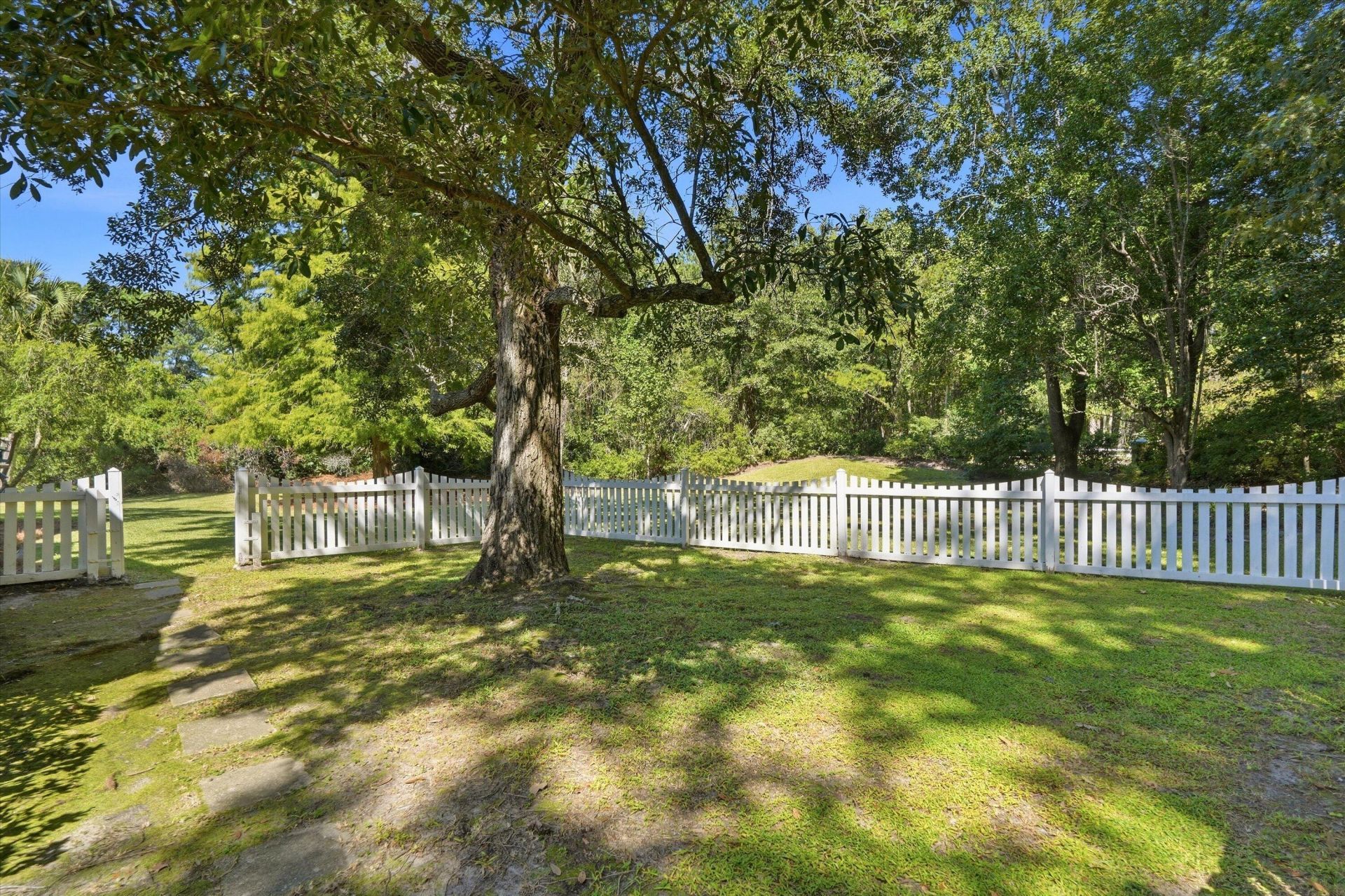 1396 Lakecrest Court Photo 42