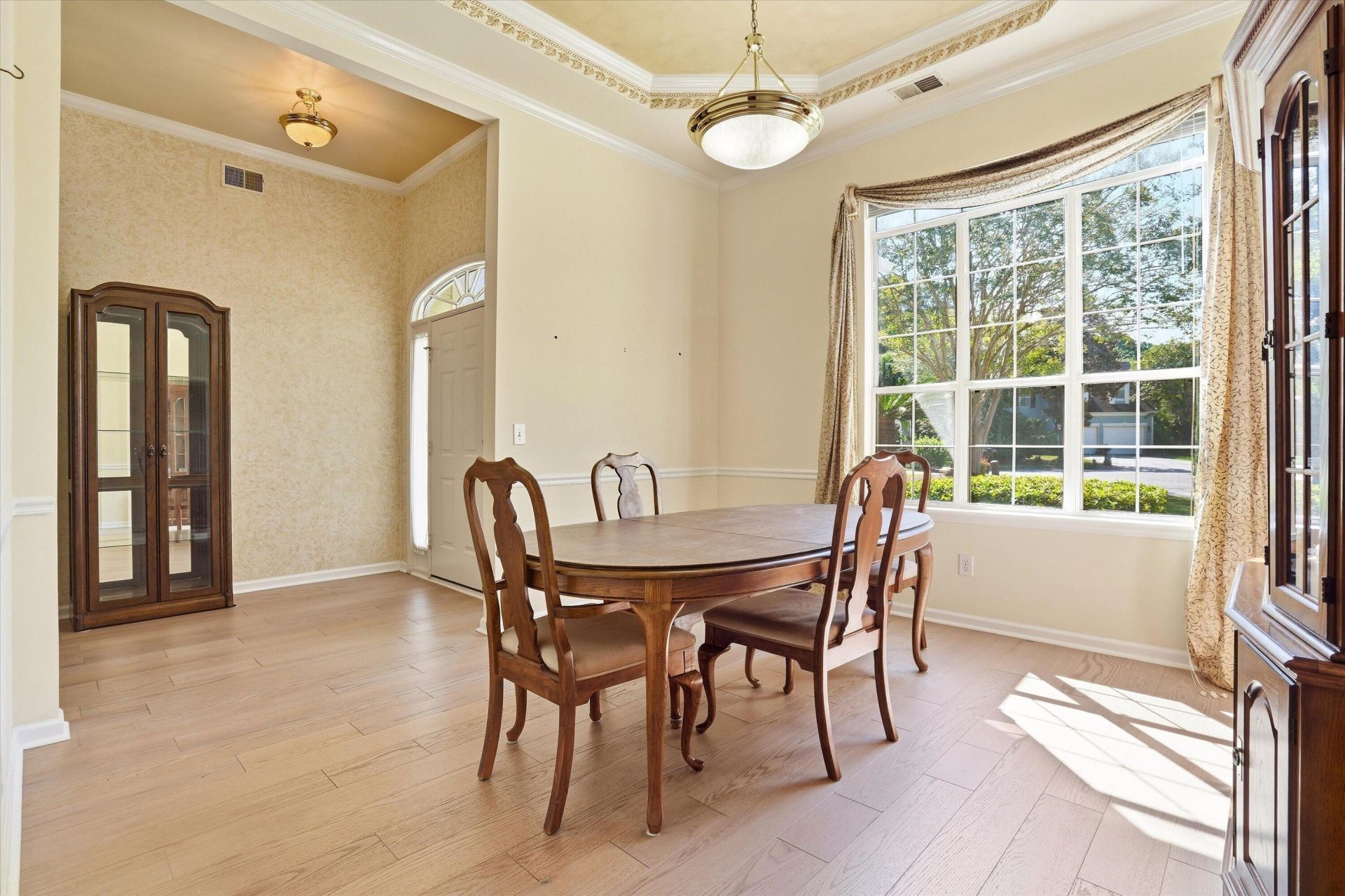 1396 Lakecrest Court Photo 5