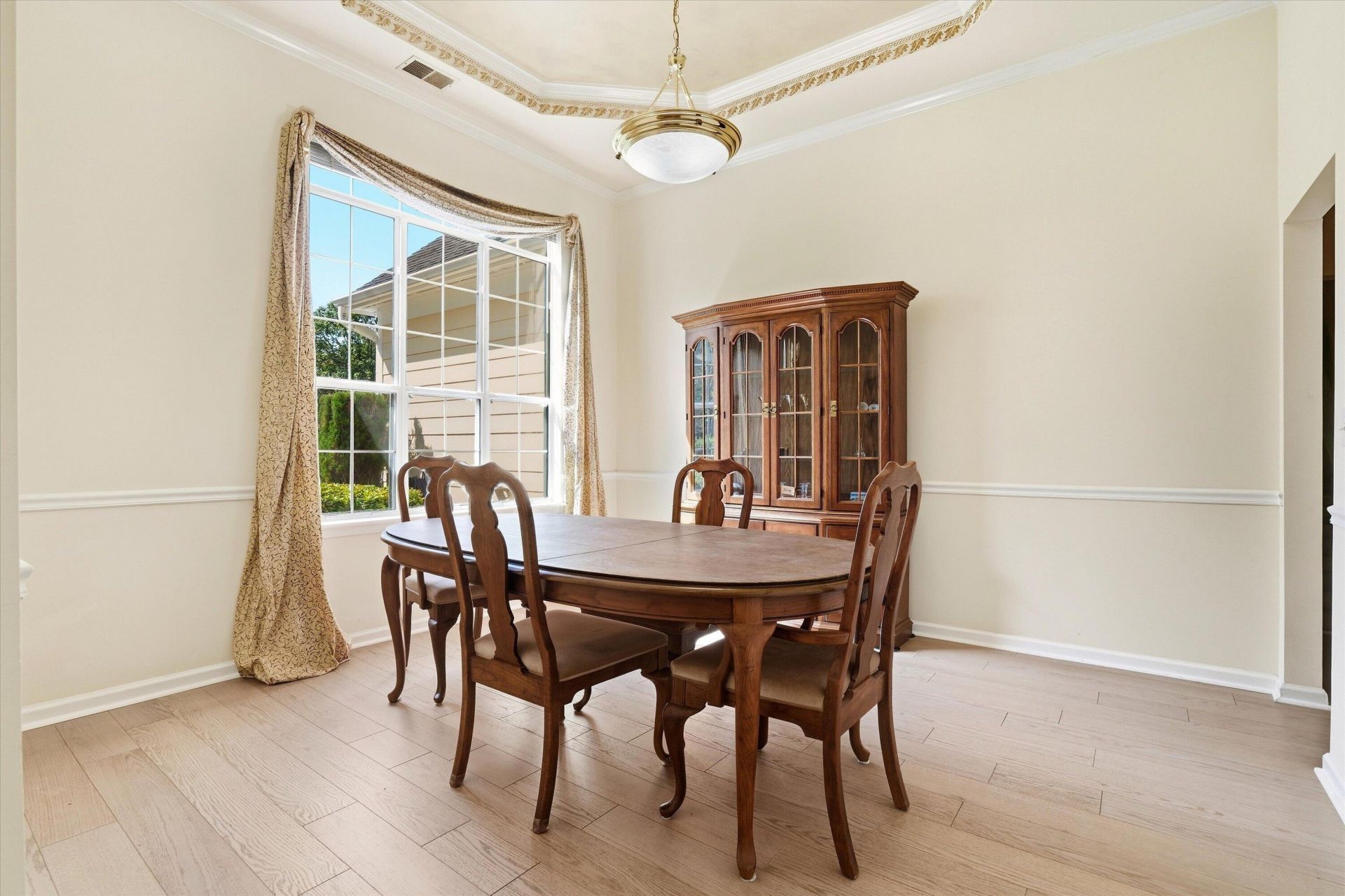 1396 Lakecrest Court Photo 6