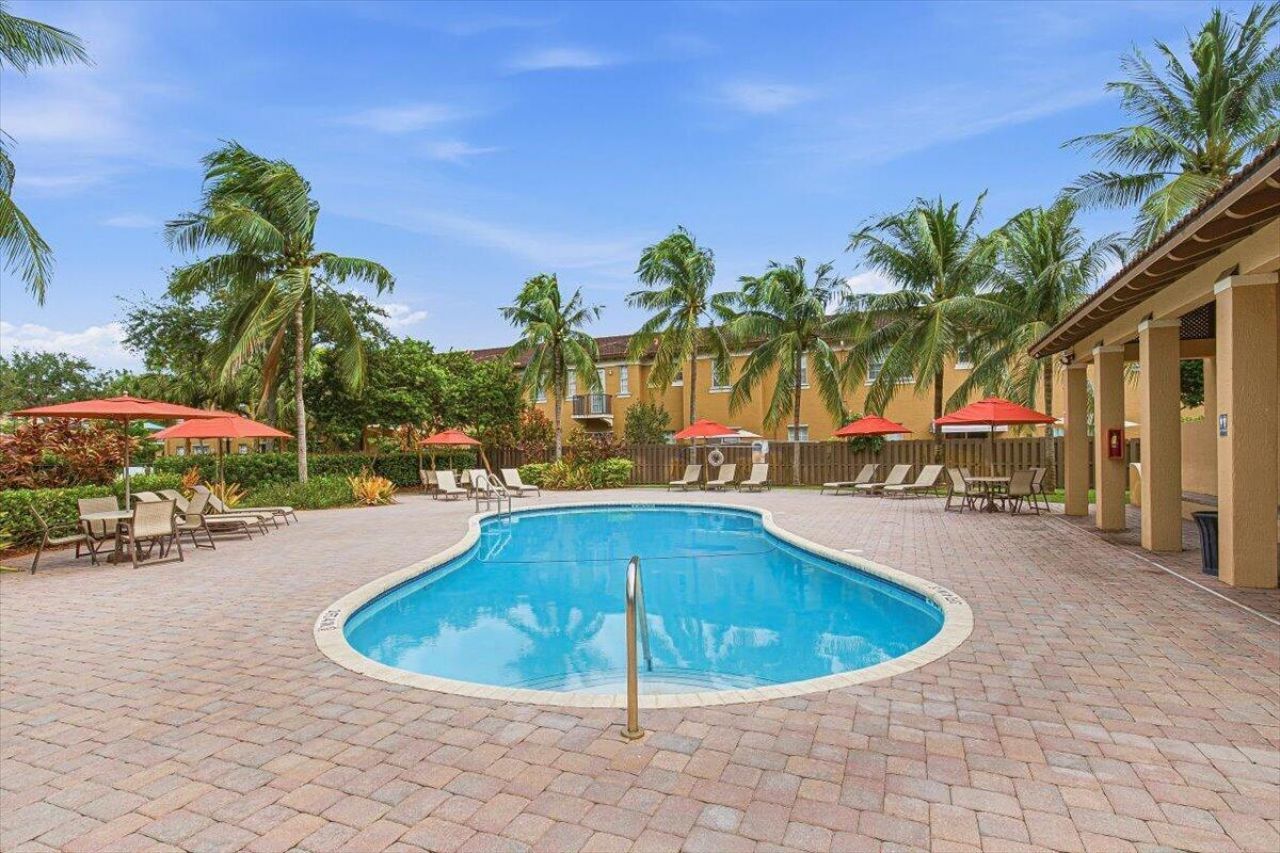 8706 Blaze Court, Davie, FL 33328 Photo