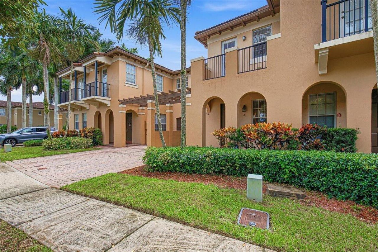 8706 Blaze Court, Davie, FL 33328 Photo