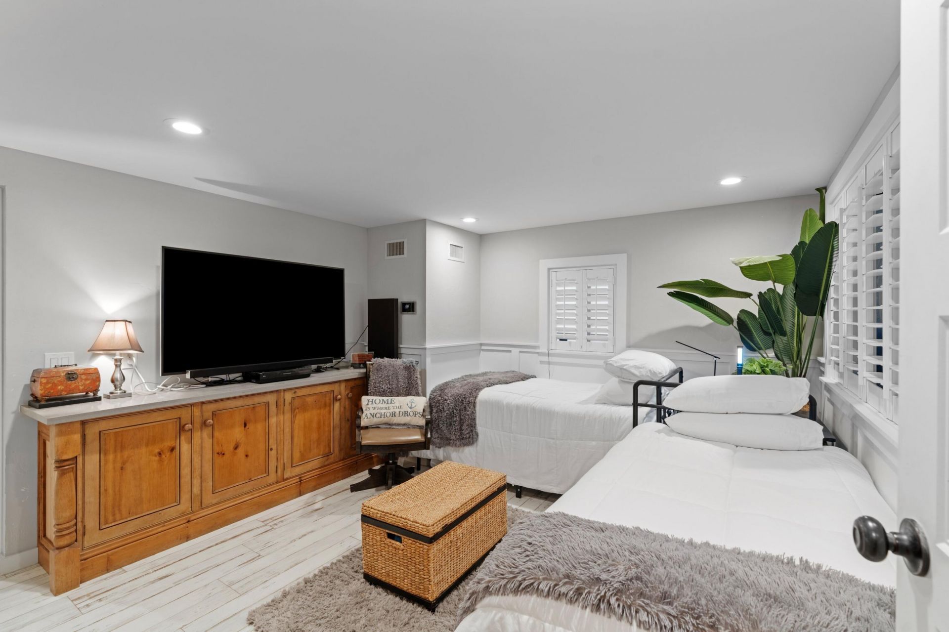 613 S Lakeside Drive, Lake Worth Beach, FL 33460 Photo