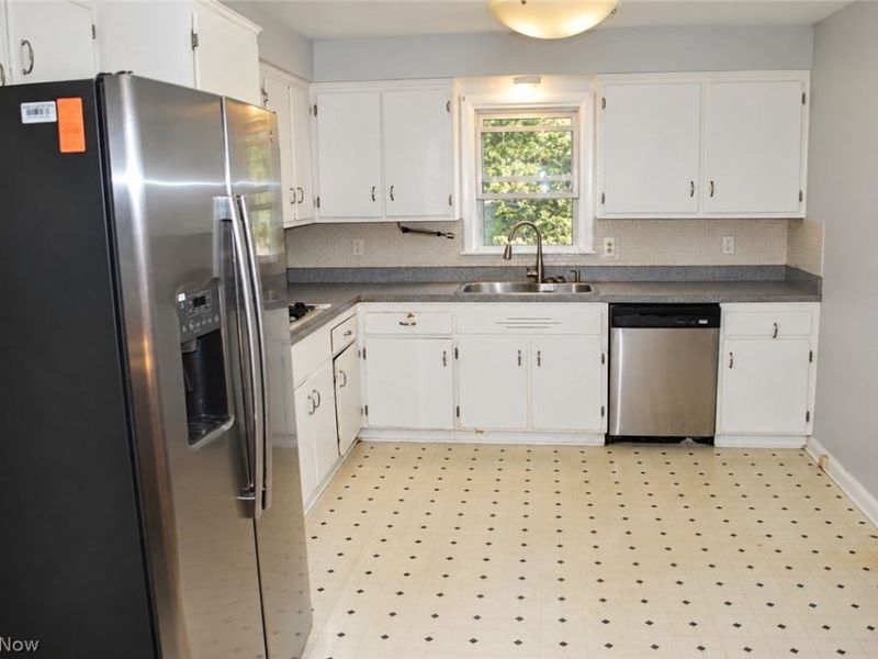 1974 Brookdale Road, Richmond Heights, OH 44143 Photo 11