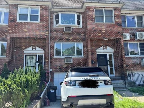 14760 Grand Central Parkway , Jamaica, NY 11435