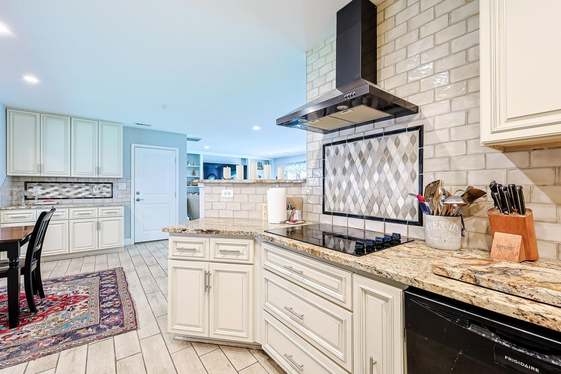 4625 Boxwood Dr. Photo 8