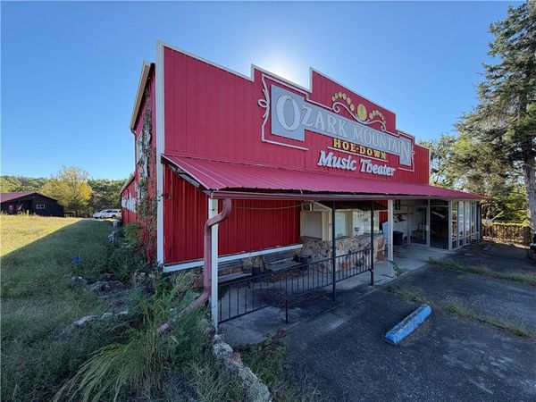 3140 E Van Buren , Eureka Springs, AR 72632