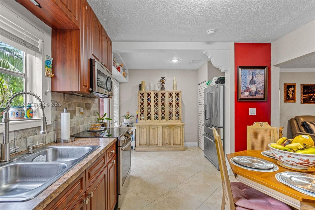 111 NW 24th Ave , Miami, FL 33125 Photo