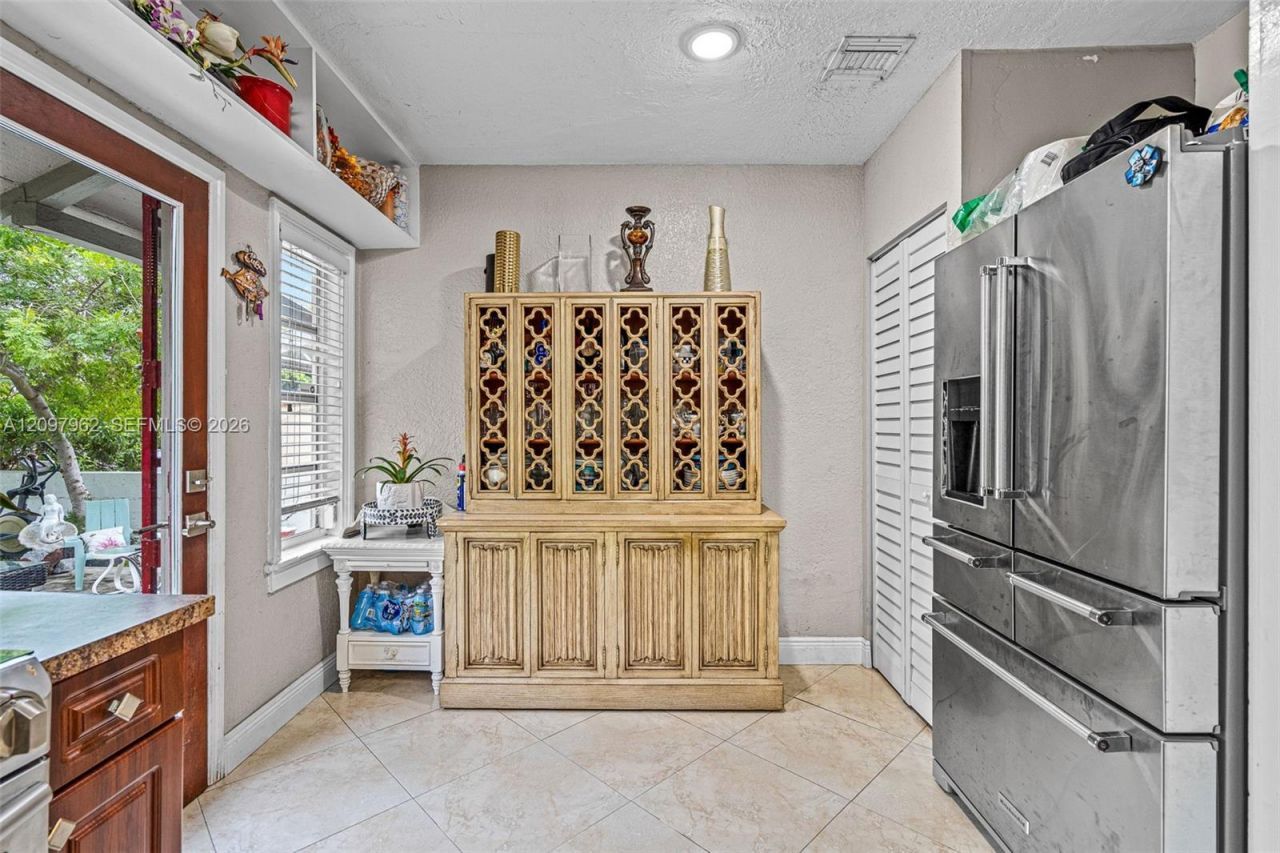 111 NW 24th Ave , Miami, FL 33125 Photo