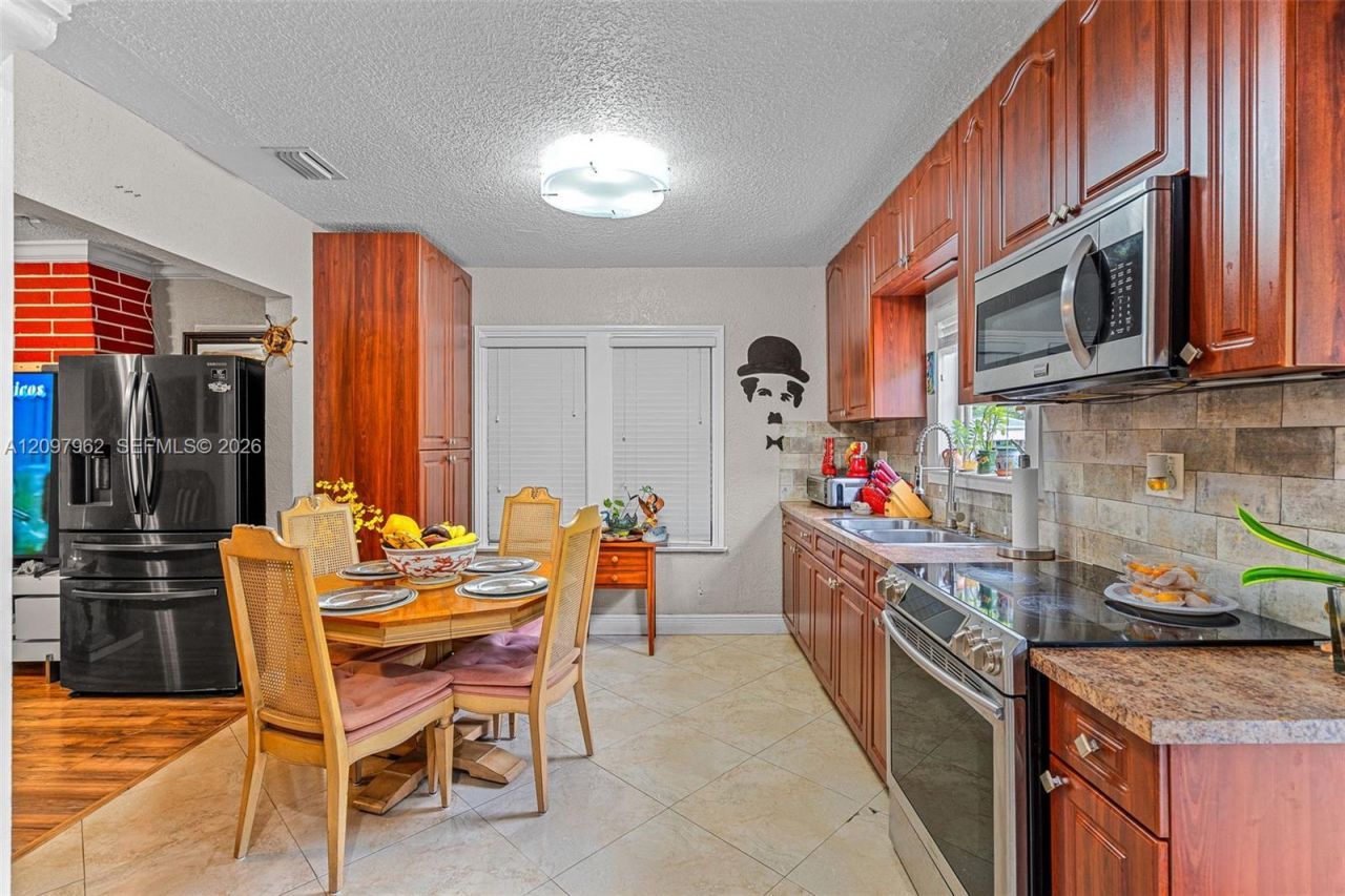 111 NW 24th Ave , Miami, FL 33125 Photo