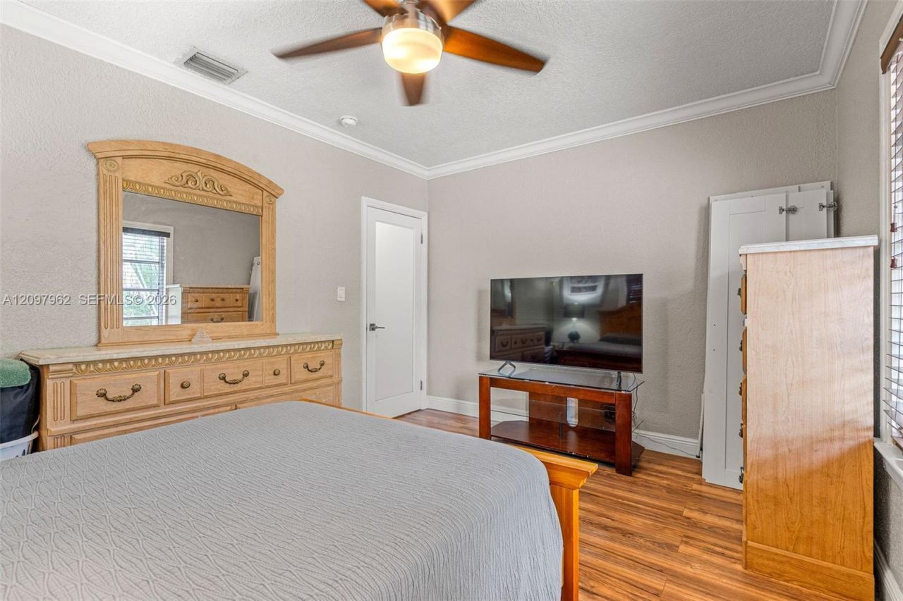 111 NW 24th Ave , Miami, FL 33125 Photo