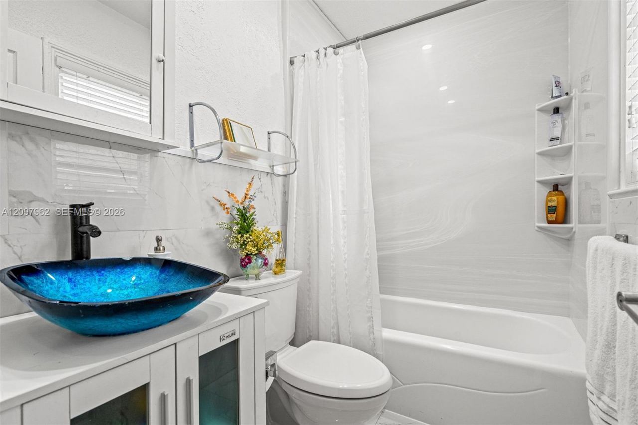 111 NW 24th Ave , Miami, FL 33125 Photo