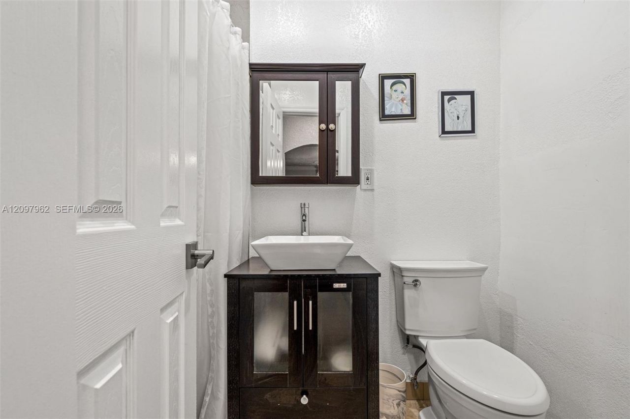 111 NW 24th Ave , Miami, FL 33125 Photo