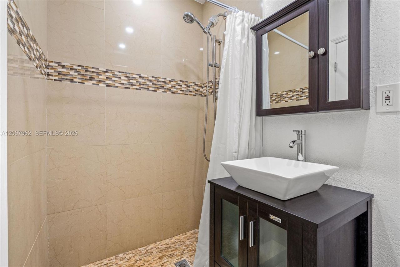 111 NW 24th Ave , Miami, FL 33125 Photo