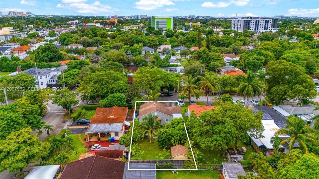 111 NW 24th Ave , Miami, FL 33125 Photo