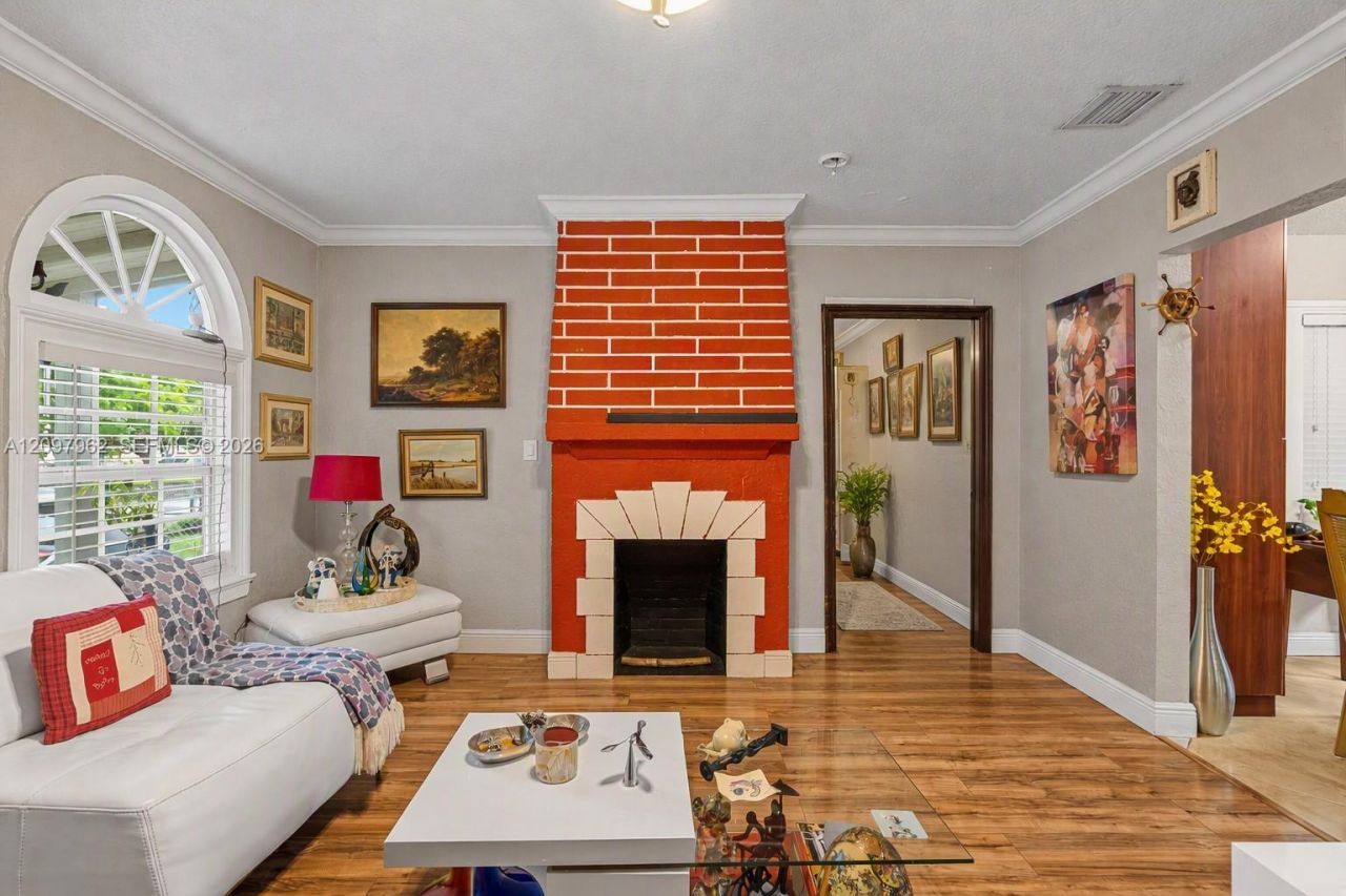 111 NW 24th Ave , Miami, FL 33125 Photo