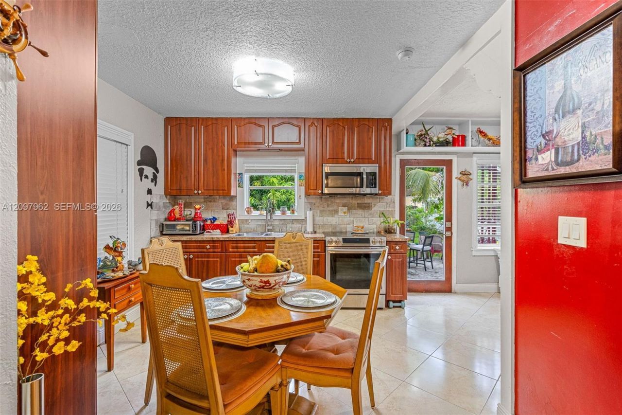 111 NW 24th Ave , Miami, FL 33125 Photo