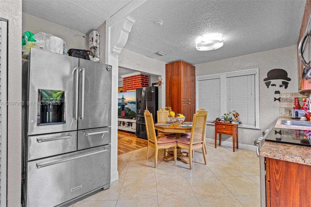 111 NW 24th Ave , Miami, FL 33125 Photo