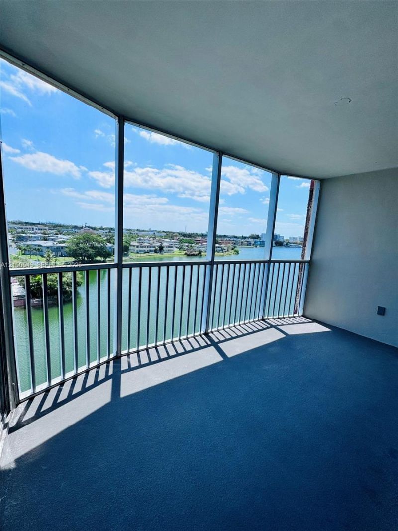 1750 NE 191st St , Unit 725, Miami, FL 33179 Photo