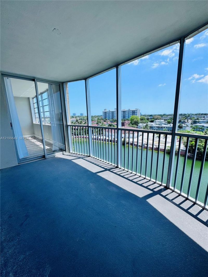 1750 NE 191st St , Unit 725, Miami, FL 33179 Photo