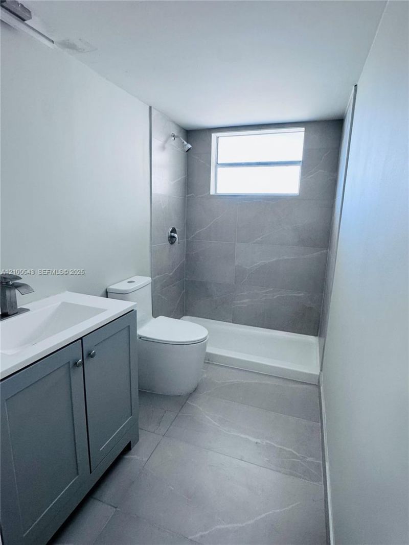 1750 NE 191st St , Unit 725, Miami, FL 33179 Photo