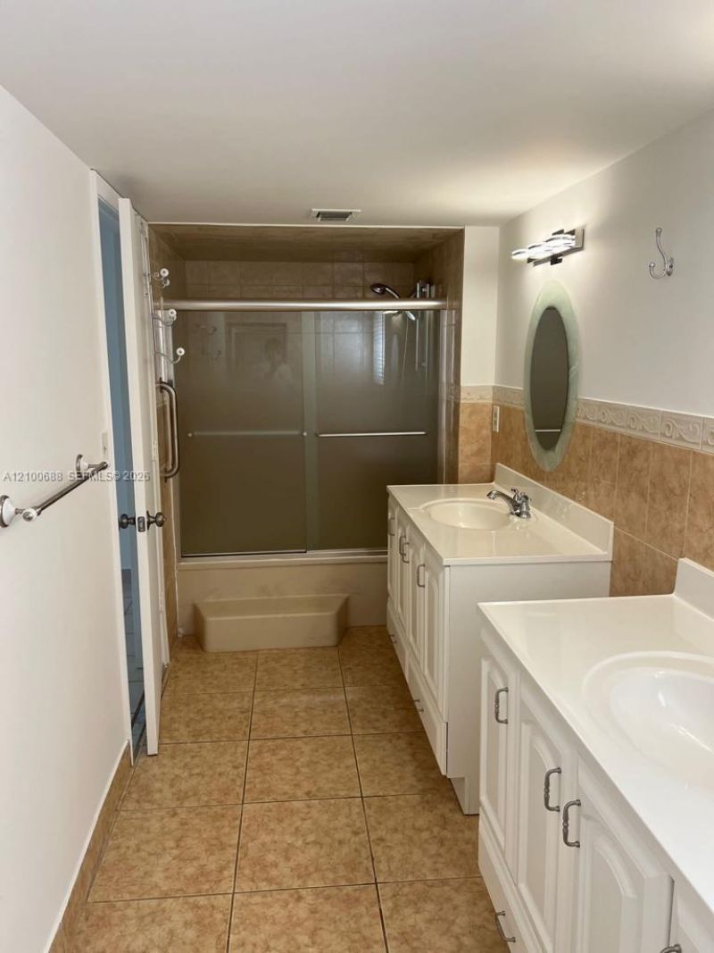 20850 San Simeon Way , Unit 106-5, Miami, FL 33179 Photo