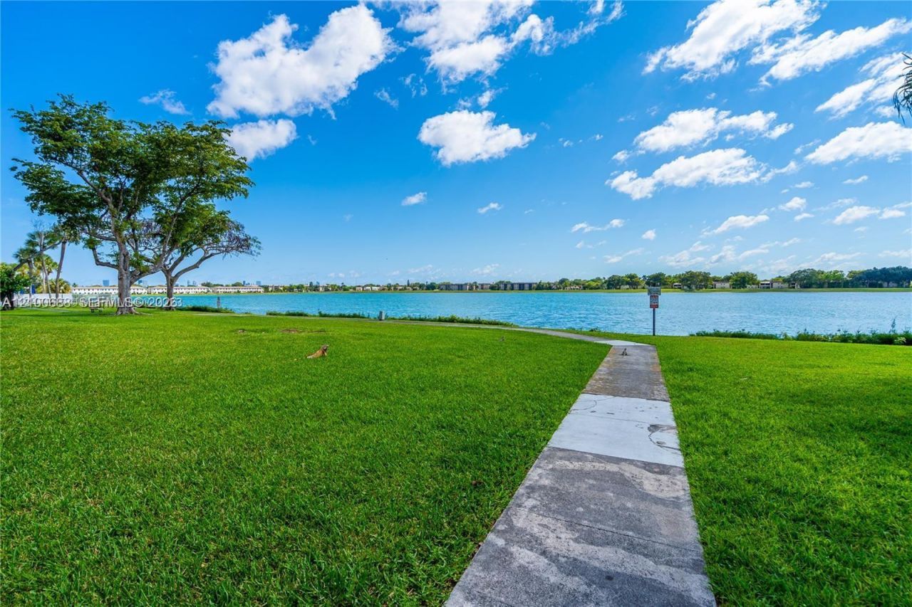 20850 San Simeon Way , Unit 106-5, Miami, FL 33179 Photo