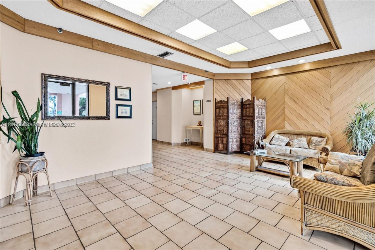 20850 San Simeon Way , Unit 106-5, Miami, FL 33179 Photo