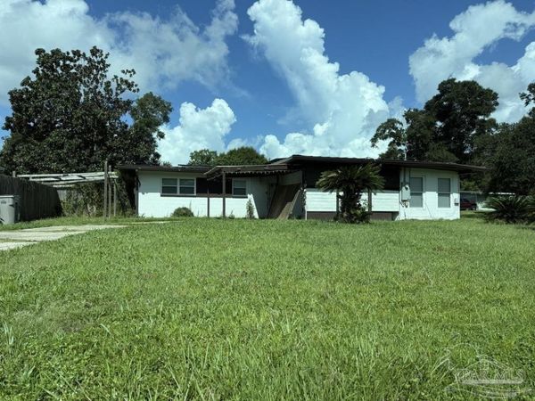 17 Feldor Dr, Pensacola, FL 32506