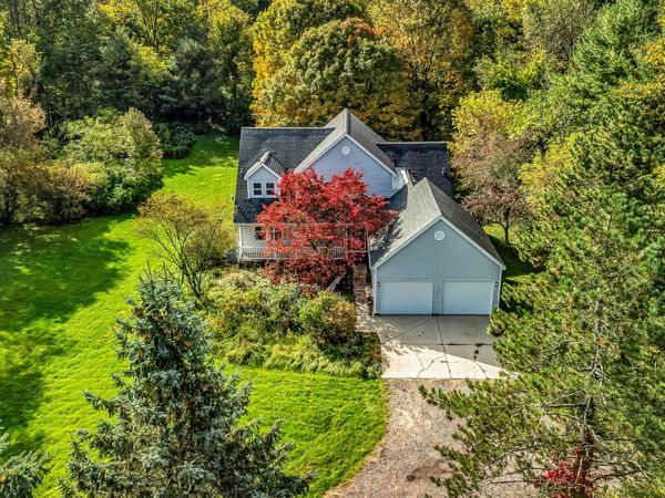 10092 Meadowhill Drive SE, Lowell, MI 49331