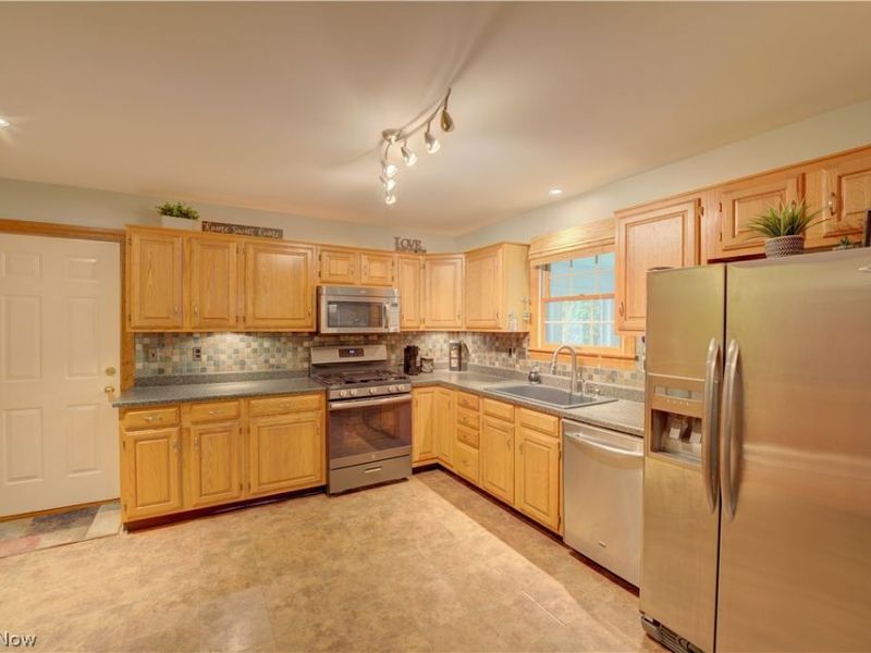 9831 Aldridge Drive, Columbia Station, OH 44028 Photo 11